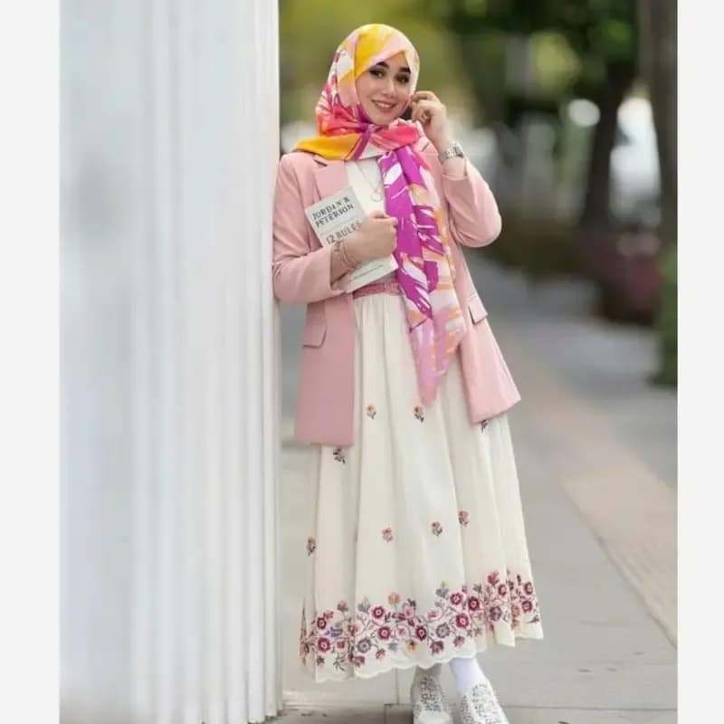 روسری نخ کاستوم طرح روشا سایز بزرگ چرخ دوز — تصویر ۳
