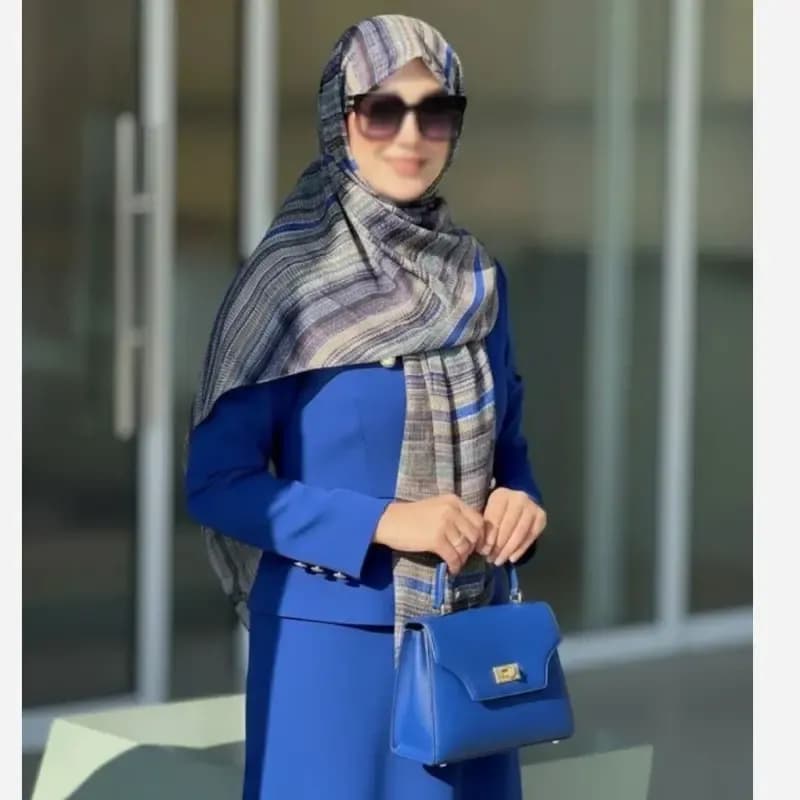 روسری مجلسی طرح سنا قواره 140 نخ کاستوم دور دوخت بدون لیز خوردگی — تصویر ۲