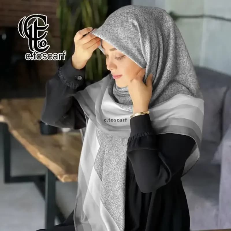 روسری نخ کاستوم قواره 140 طرح دور قاب مدل ساده دورچوز مزونی — تصویر ۲