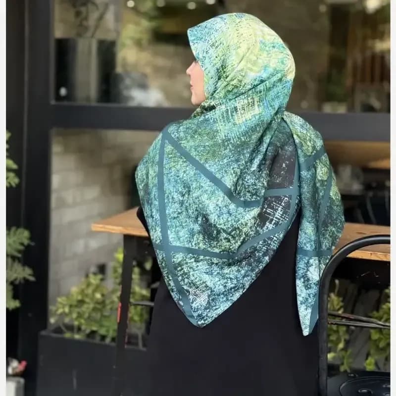 روسری نخ کاستوم طرح هیوا آبرنگی خاص تک — تصویر ۴