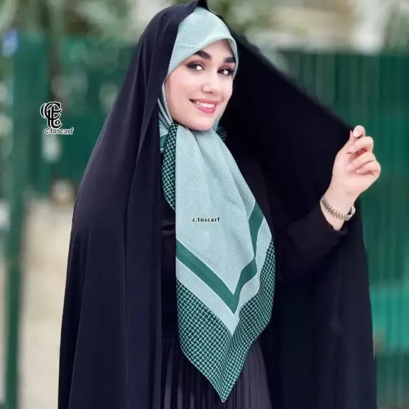 روسری نخ کاستوم طرح کاملیا قواره بزرگ کرم قهوه ای و سبز سایز 140 — تصویر ۶