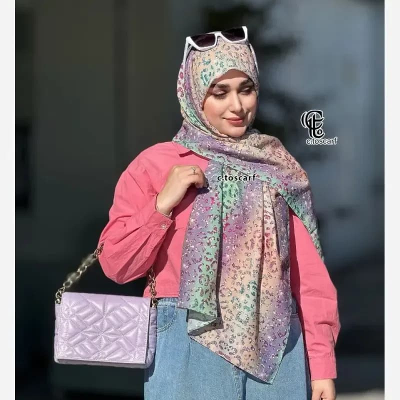 شال نخ کاستوم طرح آنجل رنگ گلبهی قواره 200×70 — تصویر ۳