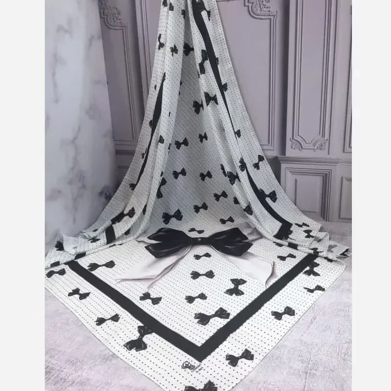 روسری نخی طرح پاپیون خالخالی ابعاد 140 در 140 — تصویر ۳