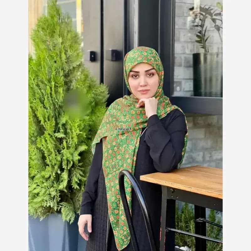 روسری نخ کاستوم قواره 140 طرح نارین سبز گل ریز — تصویر ۴