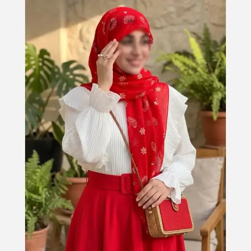 روسری نخی کاستوم طرح قاصدک قواره 110 قرمز شاد — تصویر ۵