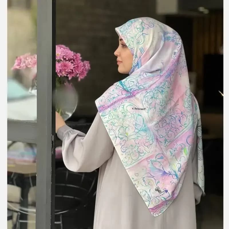 روسری نخی قواره 140 دور دوخت طرح بهار — تصویر ۴