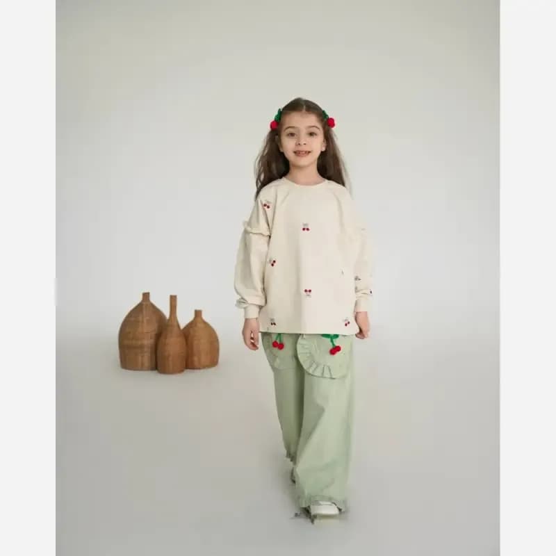 ست بلوز و شلوار دخترانه طرح گیلاسی — تصویر ۳