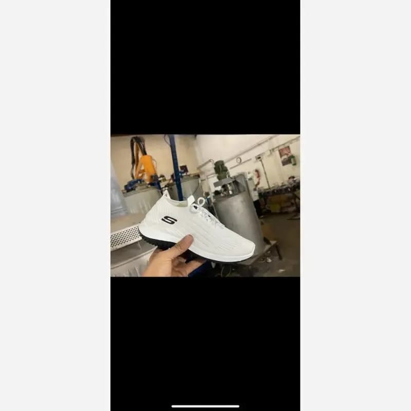 کفش اسکیچرز جورابی زنانه مدل راحتی رنگ سفید سایز 37 تا 40 — تصویر ۳