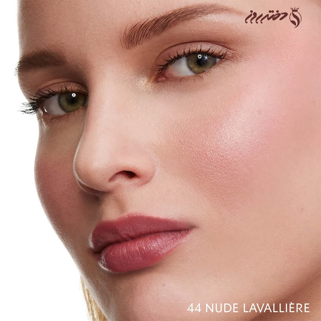 رژگونه پودری بلورینگ‌ بولدایوسن‌ لورن 44 |YSLMake Me Blush Bold Blurring Blush Nude Lavalliere 44 — تصویر ۴
