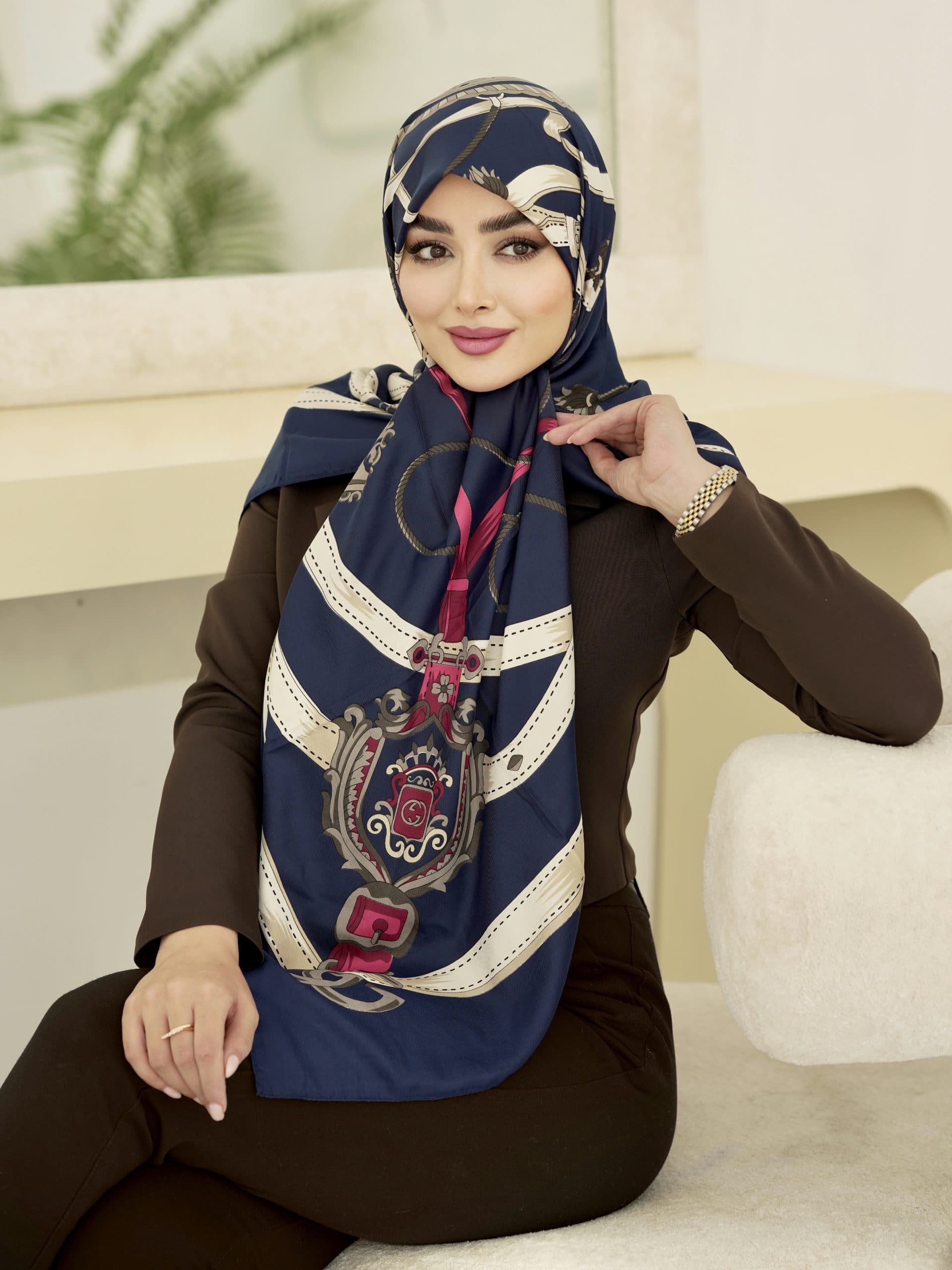 روسری ابریشم توییل کد ۱۰۹۰
