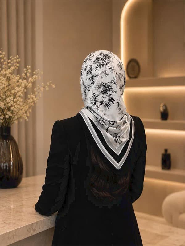 روسری ابریشم توییل کد ۱۰۳۰ — تصویر ۳