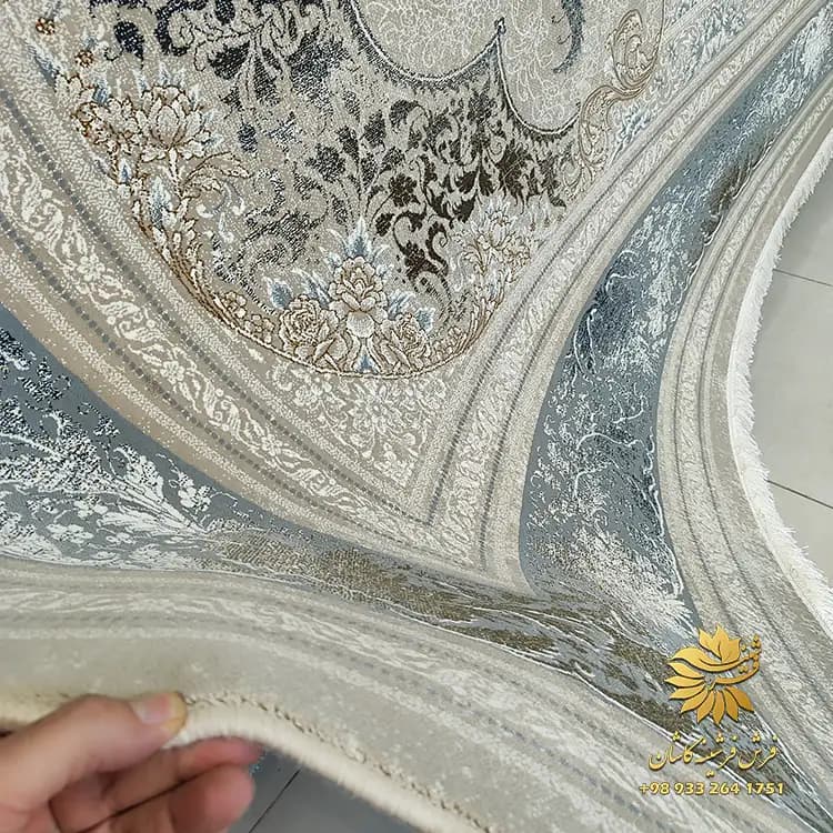 فرش حاشیه آبی 700 شانه وینتیج زمنیه بژ طرح کیان — تصویر ۴