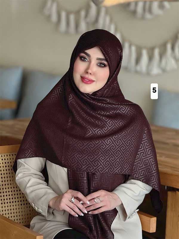 روسری وال کریشه طرح برند کد ۹۸۶ — تصویر ۵