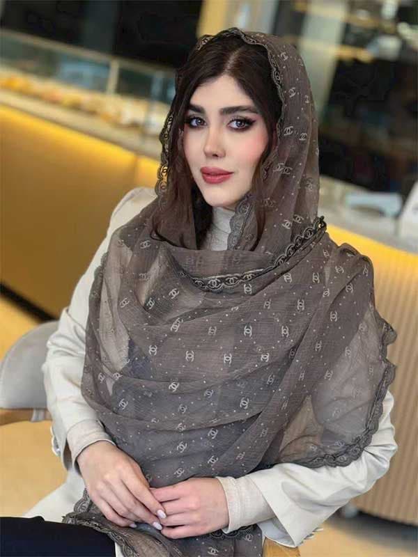 شال حریر سنگشور طرح شنل کد ۹۷۶ — تصویر ۲