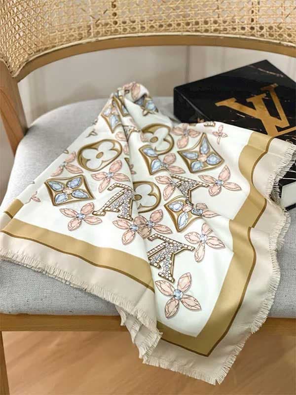 روسری ابریشم توییل طرح لویی ویتون کد ۹۵۸ — تصویر ۴