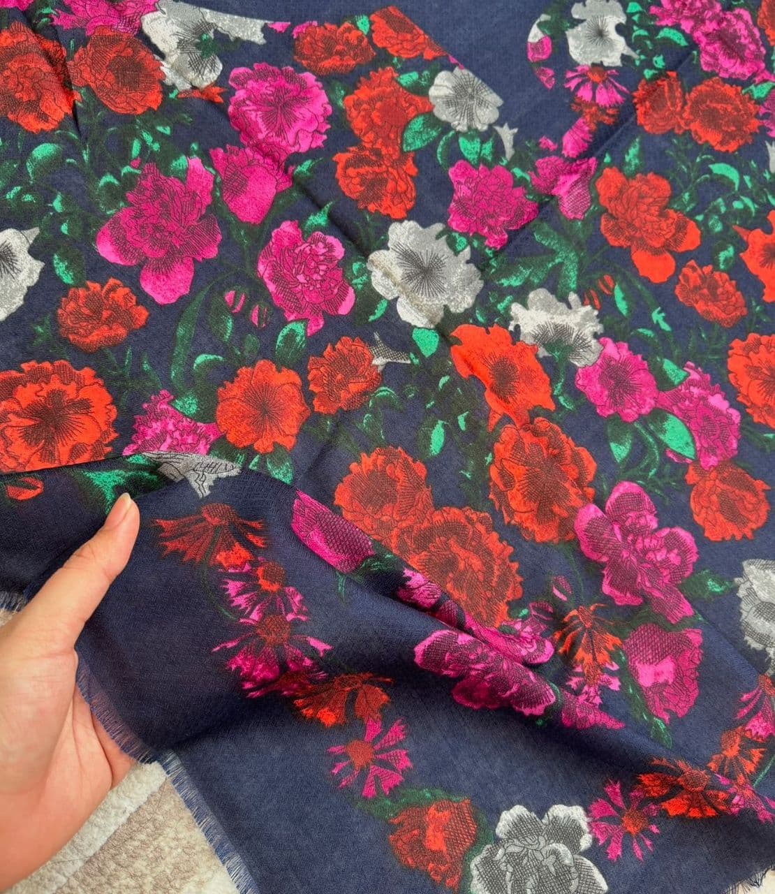 روسری نخی سیااسکارف گلدار کد ۵۴۷ — تصویر ۸