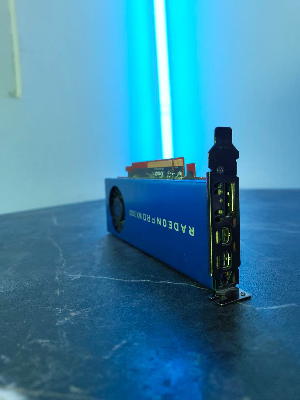 کارت گرافیک ۴ گیگ مینی کیس AMD Radeon WX3100 — تصویر ۲