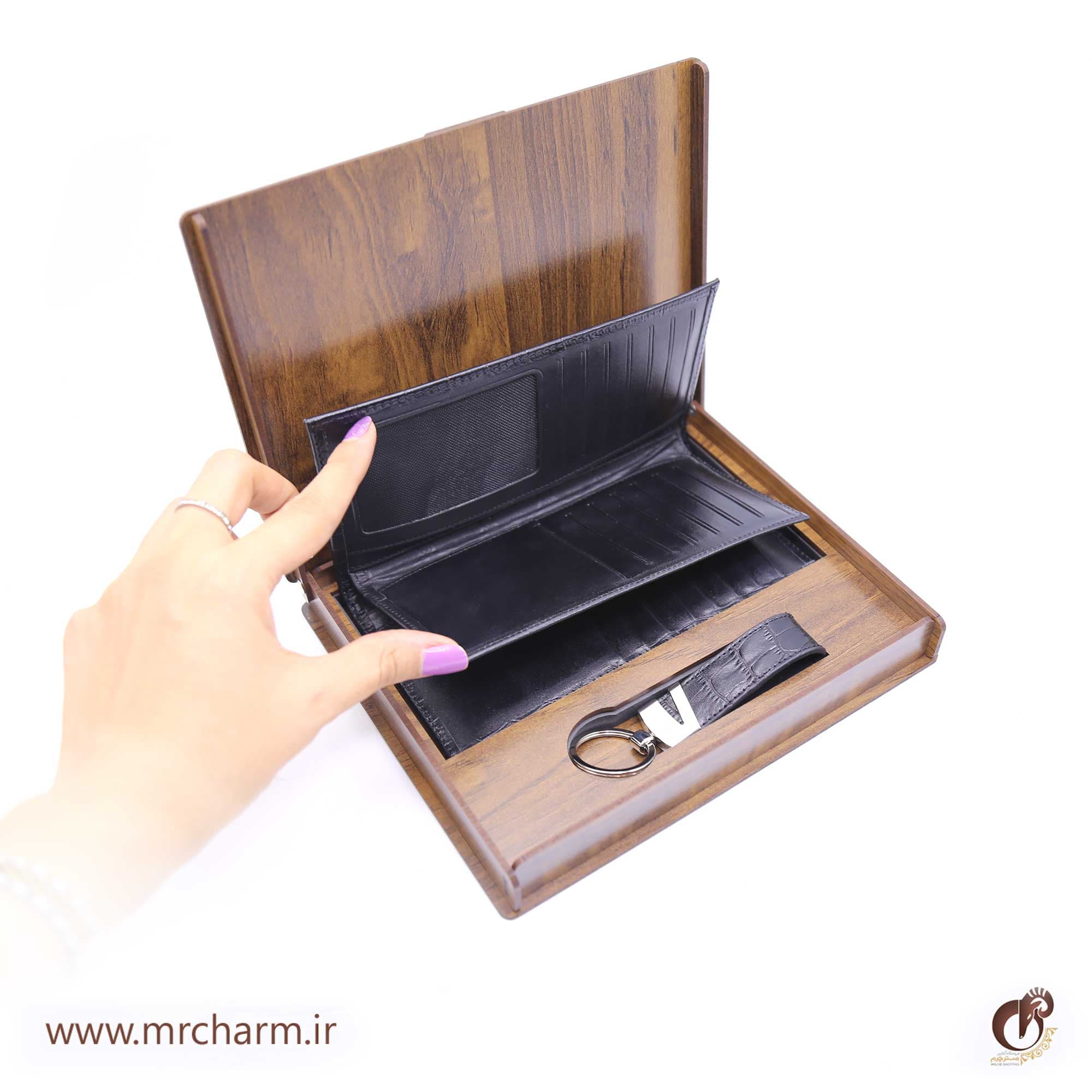 ست هدیه کیف پول و جاکلیدی چرم mrc1318-23 — تصویر ۴