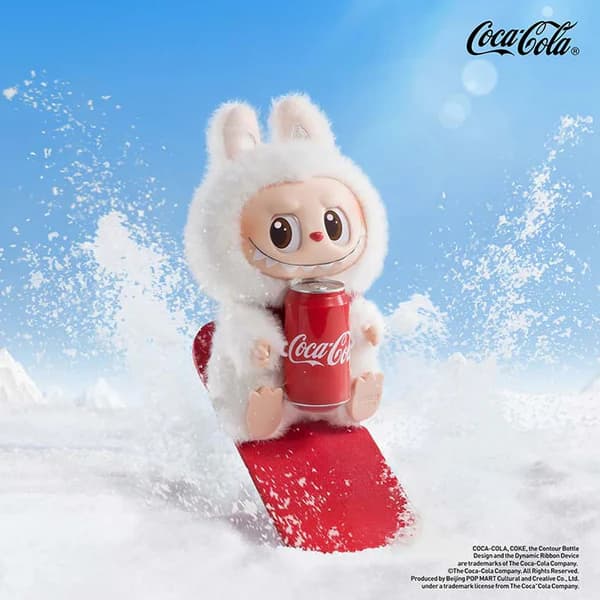 عروسک سوپرایزی لابوبو سری کوکاکولا Pop Mart Labubu The Monsters Coca Cola Series — تصویر ۳