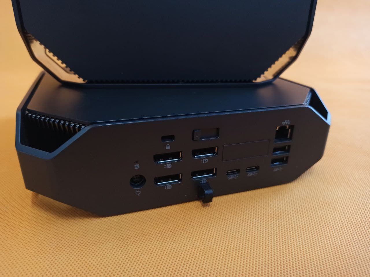 مینی کی ورک استیشن HP Z2 mini G3 — تصویر ۷
