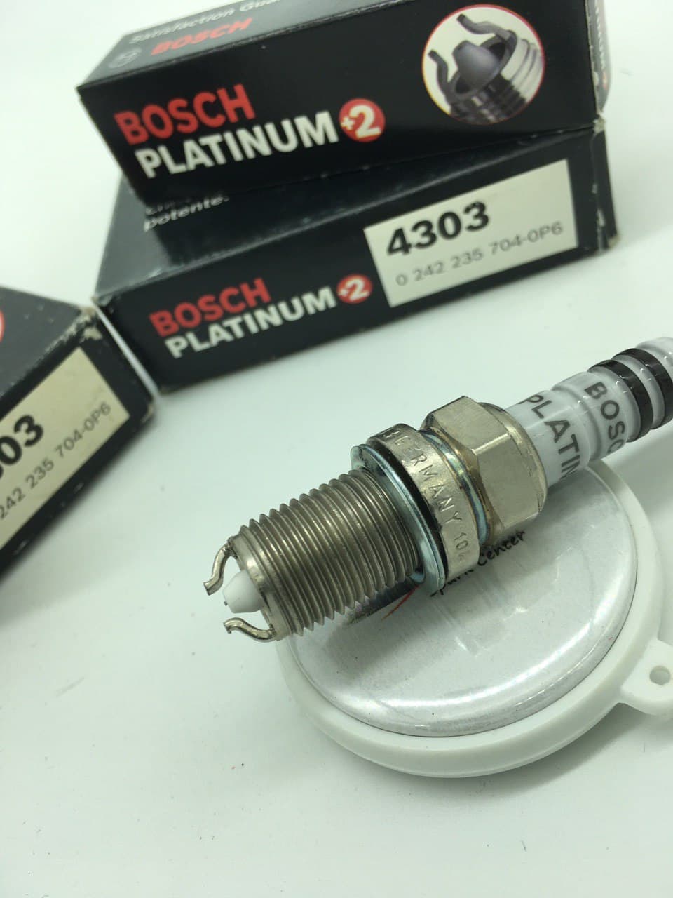 شمع بوش سوزنی پلاتینیوم دو پلاتین پایه کوتاه BOSCH 4303 یک بسته (4عدد) — تصویر ۳