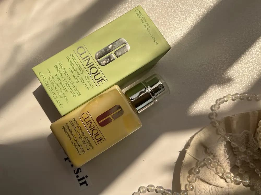 لوسیون آبرسان کلینیک Dramatically Different Moisturizing Lotion+ حجم ۱۲۵ میلی‌لیتر — تصویر ۴
