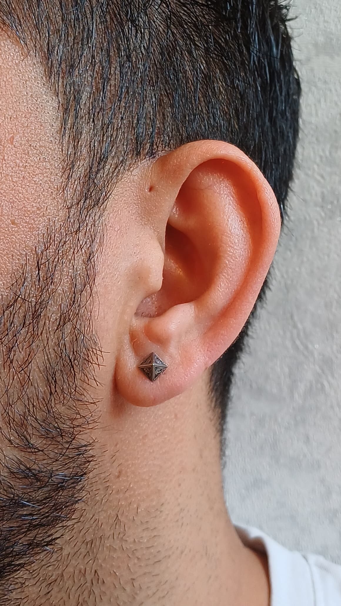 گوشواره مردانه هرمی پیچی
