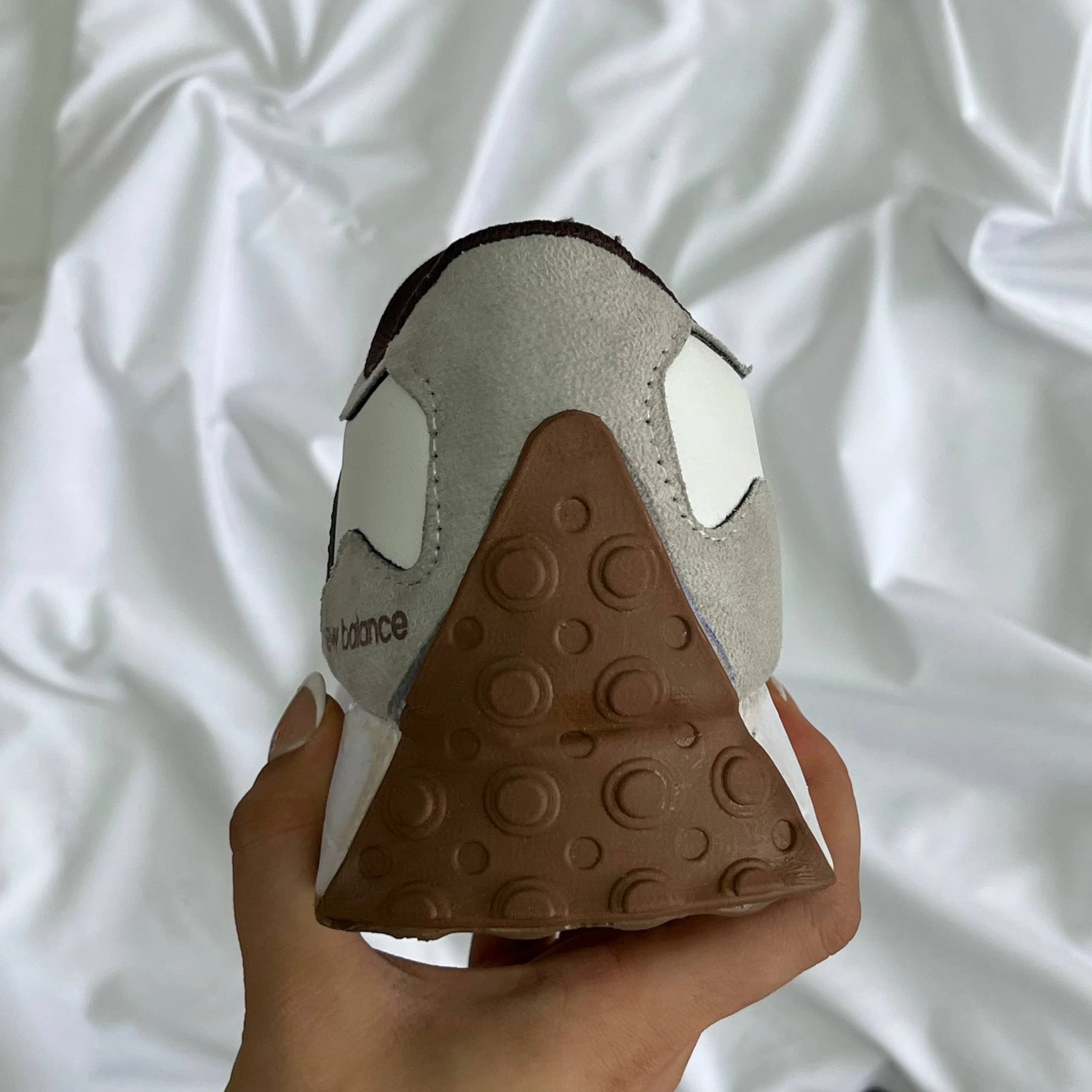 کتونی طوسی قهوه ای نیوبالانس 327 کد 642 — تصویر ۷