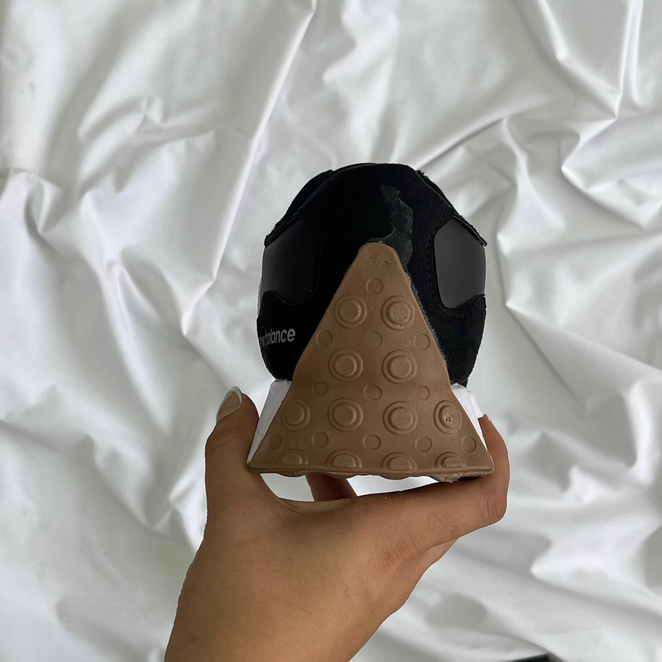 کتونی سیاه نیوبالانس 327 کد 640 — تصویر ۶