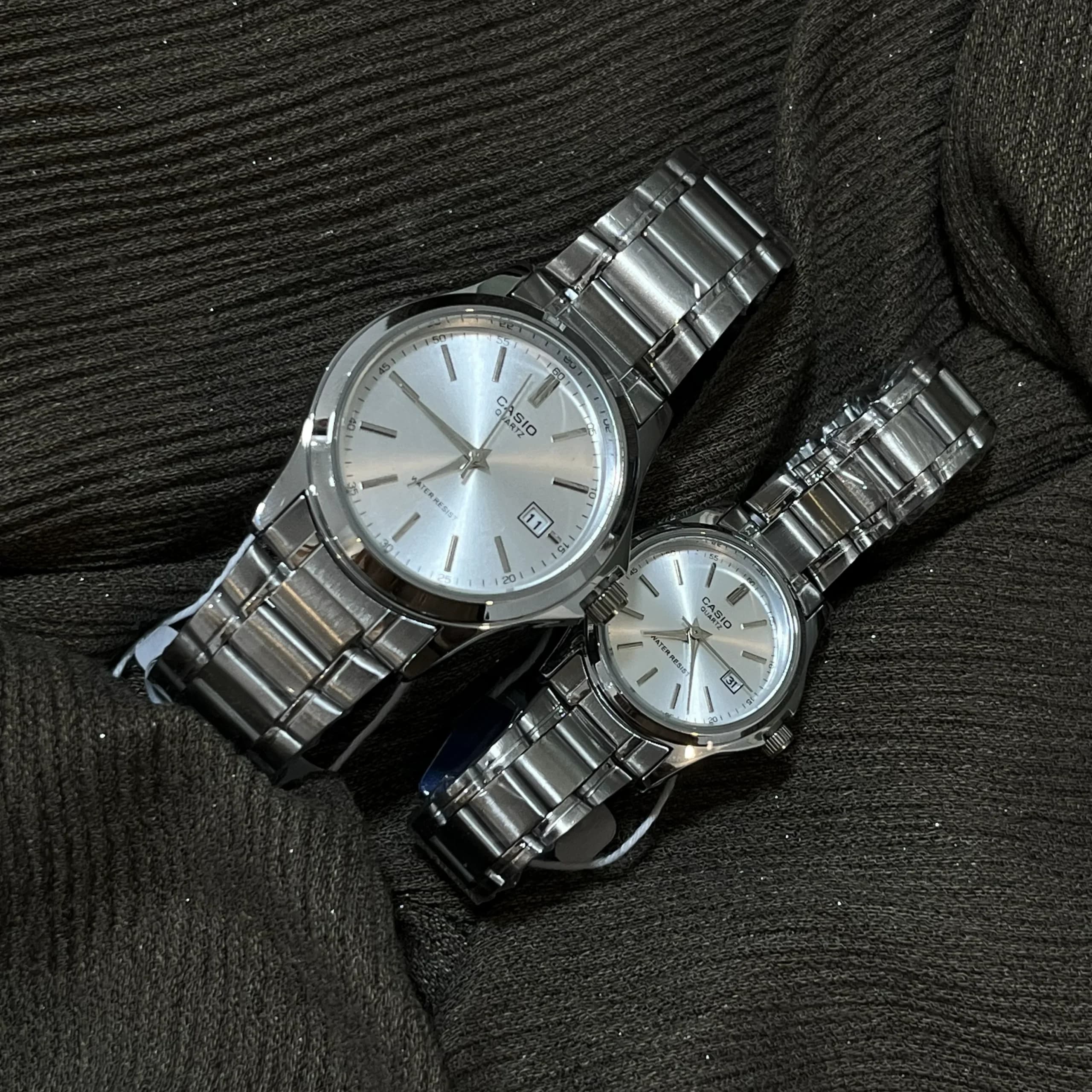ساعت مچی دایره ای بند آهنی CASIO QUARTZ مدل WATER RESIST کد 608 — تصویر ۲