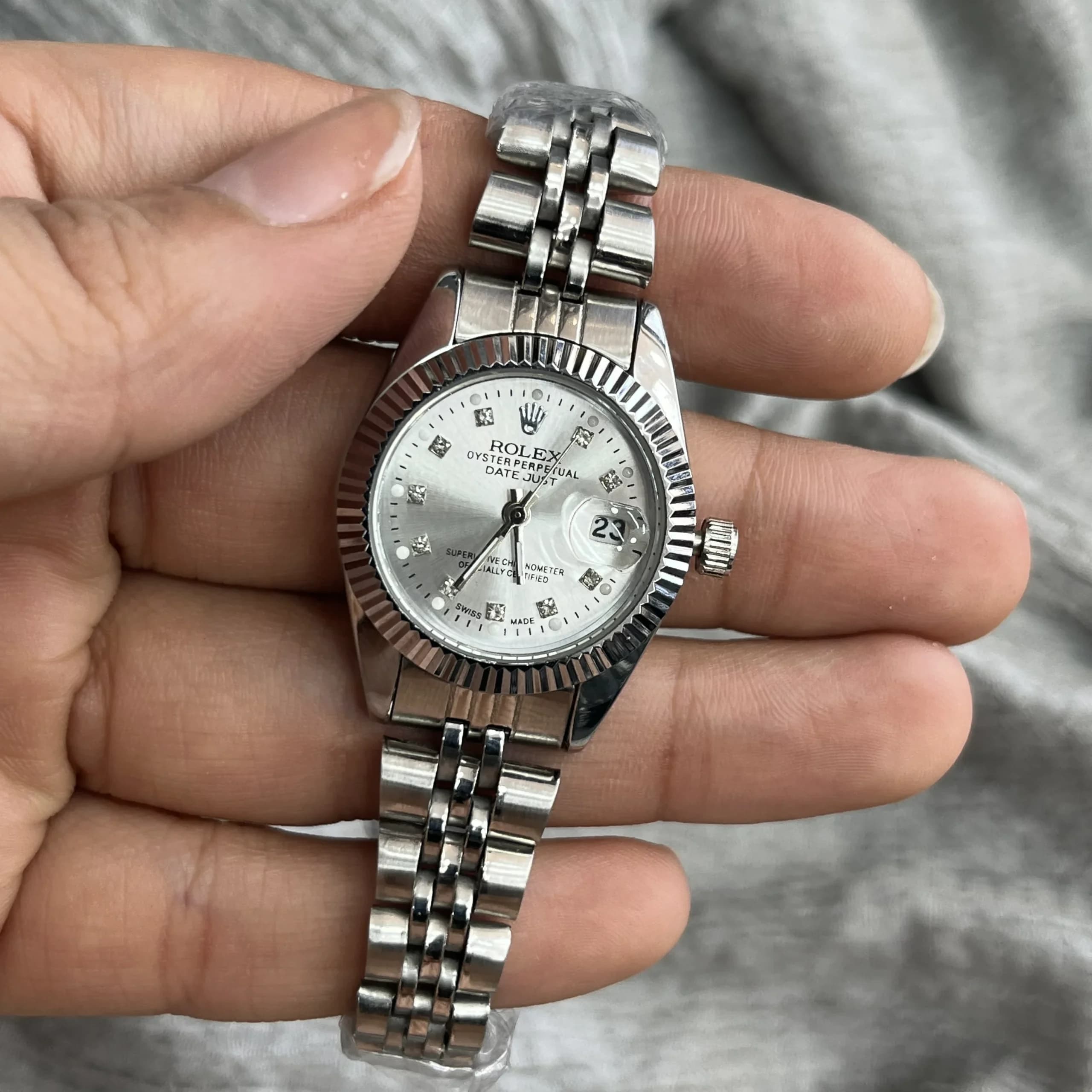 ساعت مچی دایره ای بند آهنی ROLEX مدل OYSTER PERPETUAL DATE JUST کد 607 — تصویر ۴