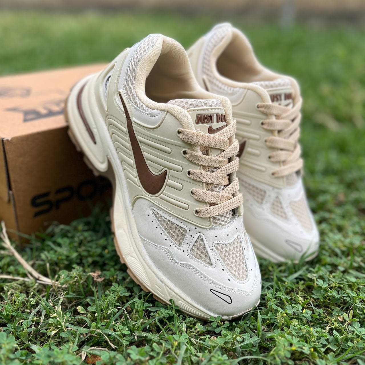 کتونی نایک (Nike)زنانه رنگ کرم کد 345 — تصویر ۲