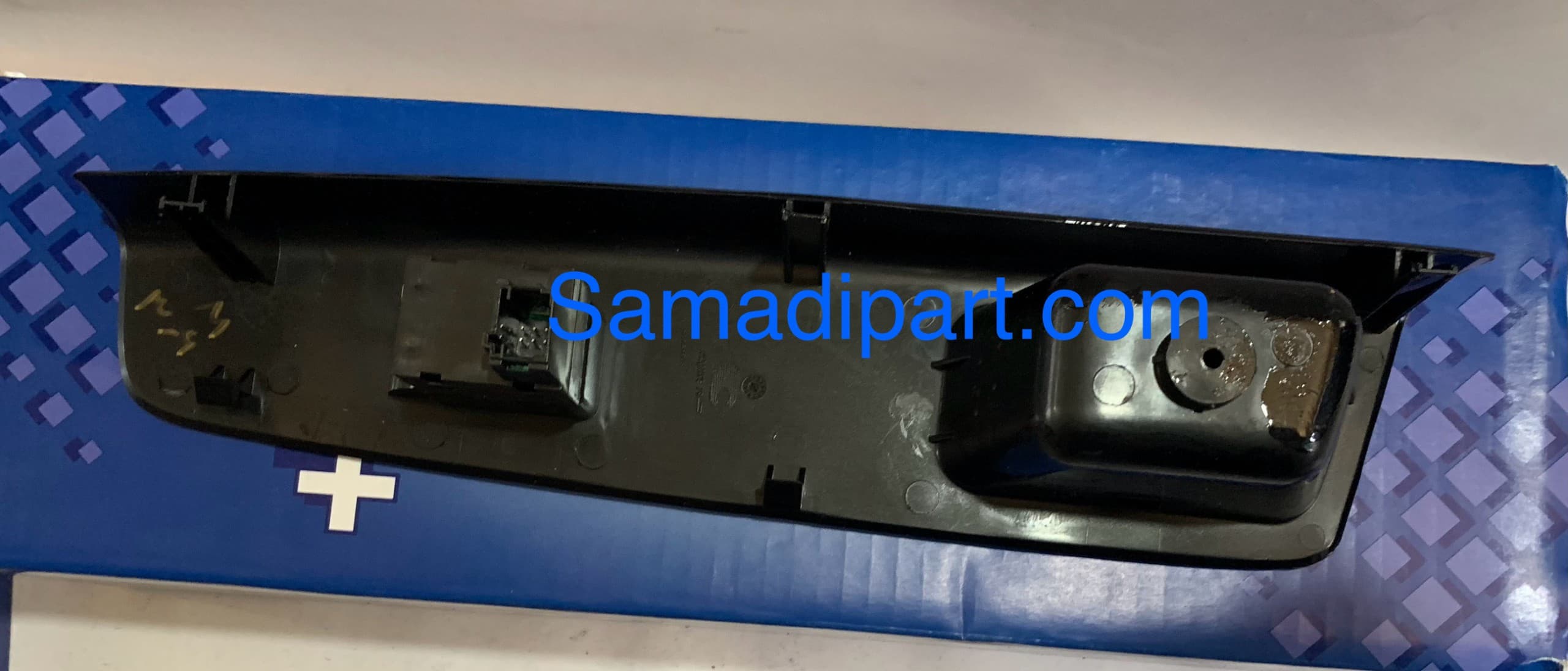 مجموعه قاب و کلید شیشه بالابر جلو راست سمند-دنا (طرح پیانویی)کروز (CR33078401) — تصویر ۳