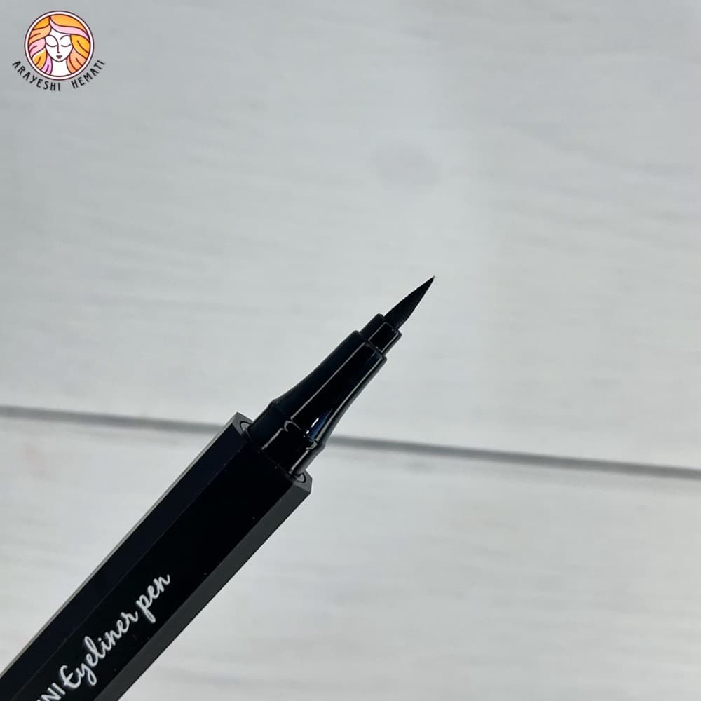 خط چشم ماژیکی هدی بیوتی HUDA BEAUTY — تصویر ۲