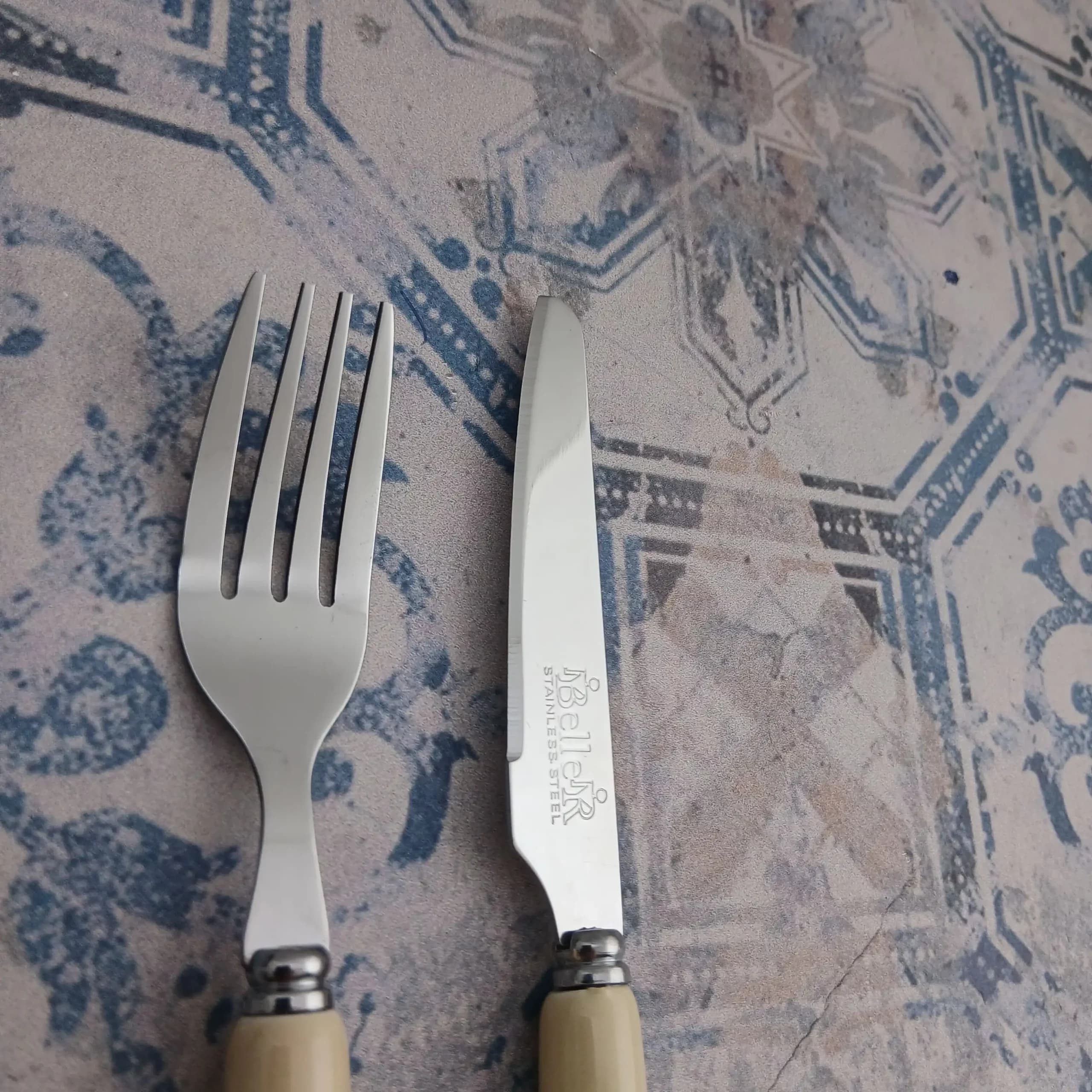 کارد و چنگال میوه بلر مدل سرامیکی – رنگ کرم — تصویر ۳