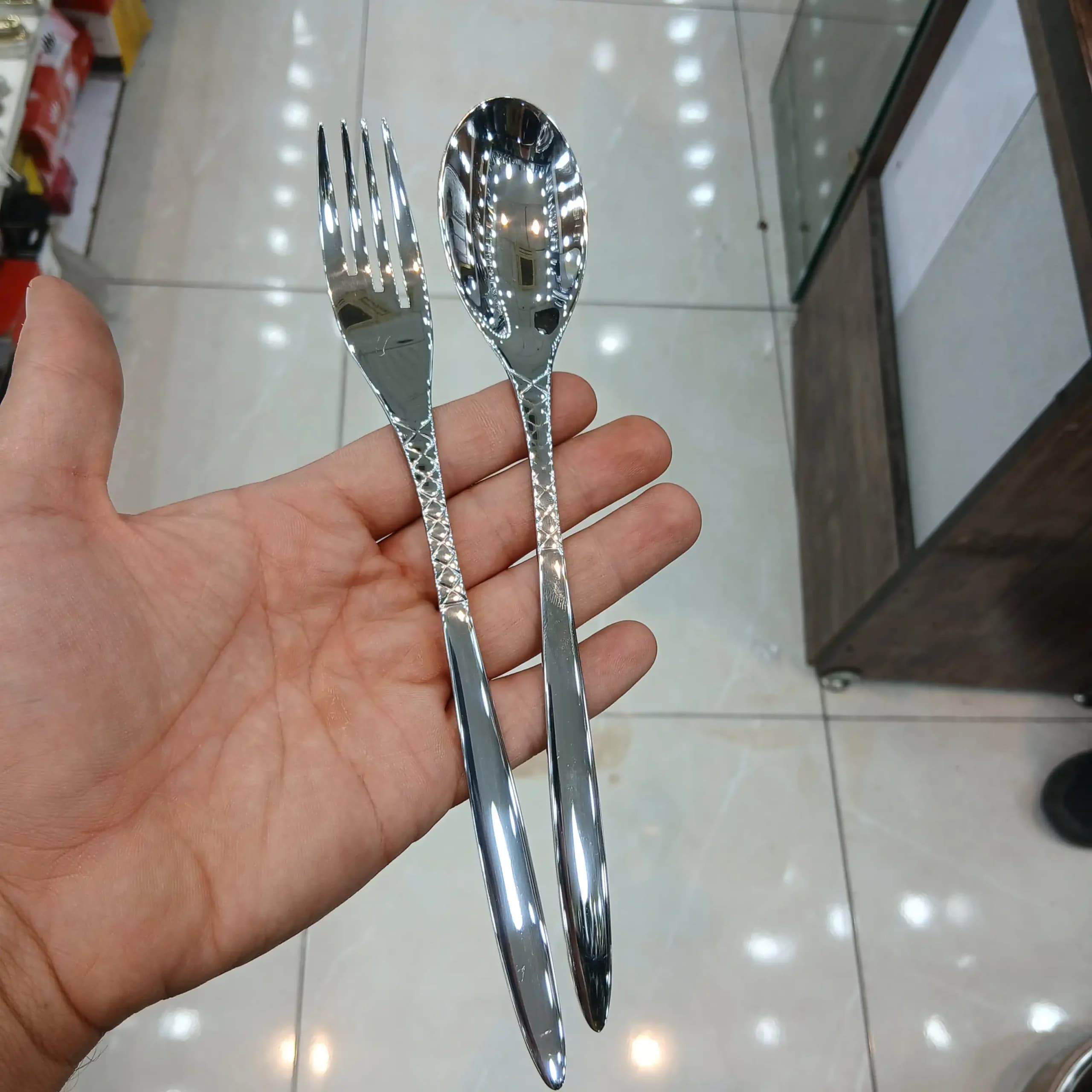 قاشق و چنگال غذاخوری 12 پارچه یونیک مدل a44 — تصویر ۳