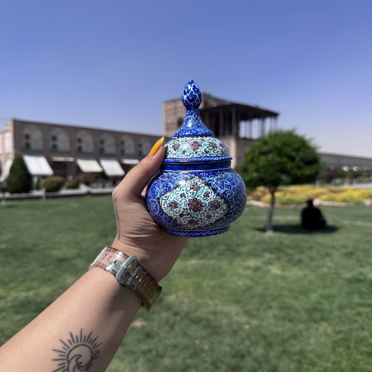 ست قندان وفنجان و سینی میناکاری — تصویر ۳
