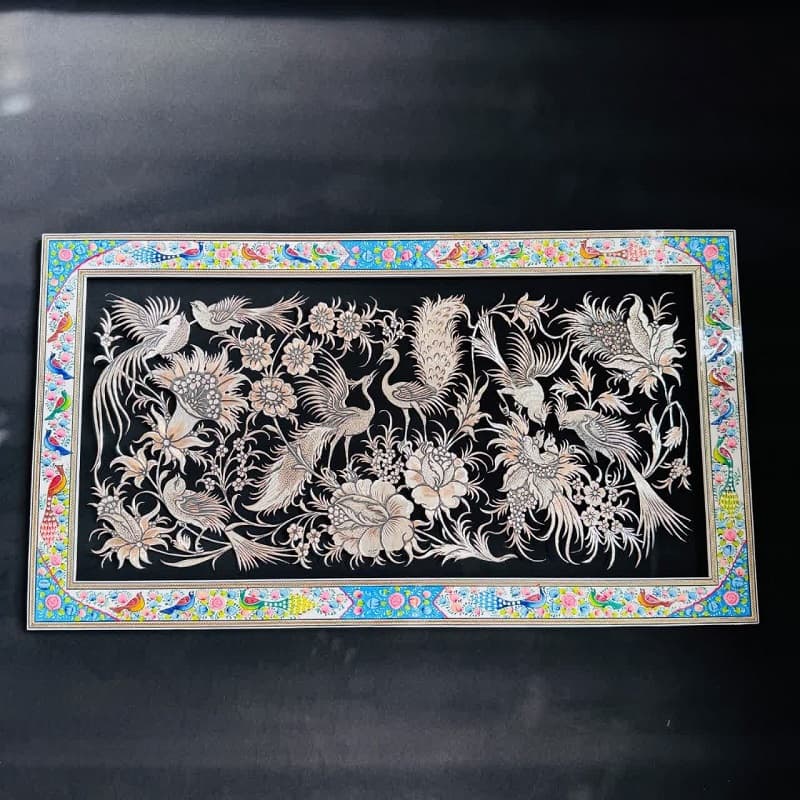 قلم زنی سیمرغ به همراه قاب مینیاتور و خاتم کاری سایز 50در 90 آبی روشن — تصویر ۳