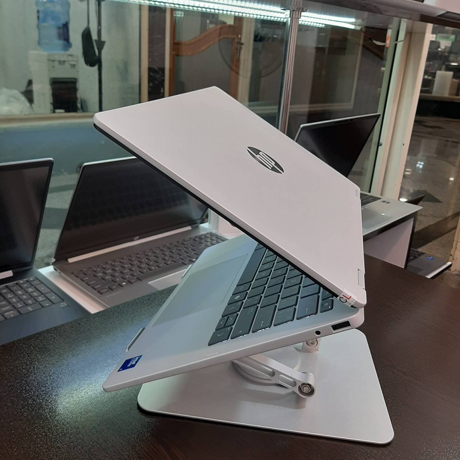hp Omnibook 5 Filip Laptop 14 | Core 5 120 U 1.40 GHz | 16 GB DDR5 5200 MT/s | 512 GB M2 NVMe | 14 inch Full HD PLUS TOUCHSCREEN — تصویر ۴