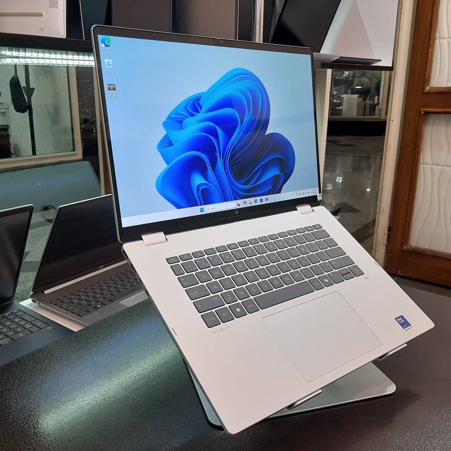 hp Omnibook 7 Filip Laptop 16 | Ultra 7 258 V 2.20 GHz | 32 GB DDR5 8533 MT/s | 1TB M2 NVMe | Intel Arc + NPU Intel AI BOOST | 16 inch Full HD PLUS TOUCHSCREEN — تصویر ۳
