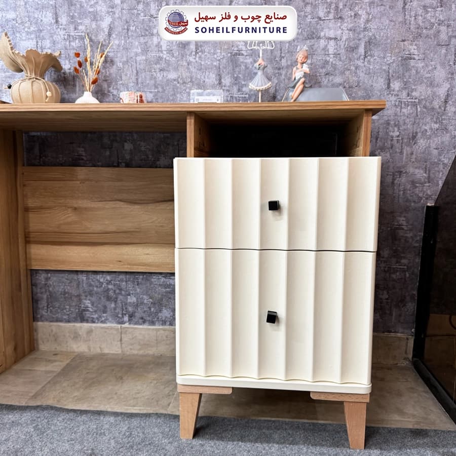 میز تحریر دنیز — تصویر ۳