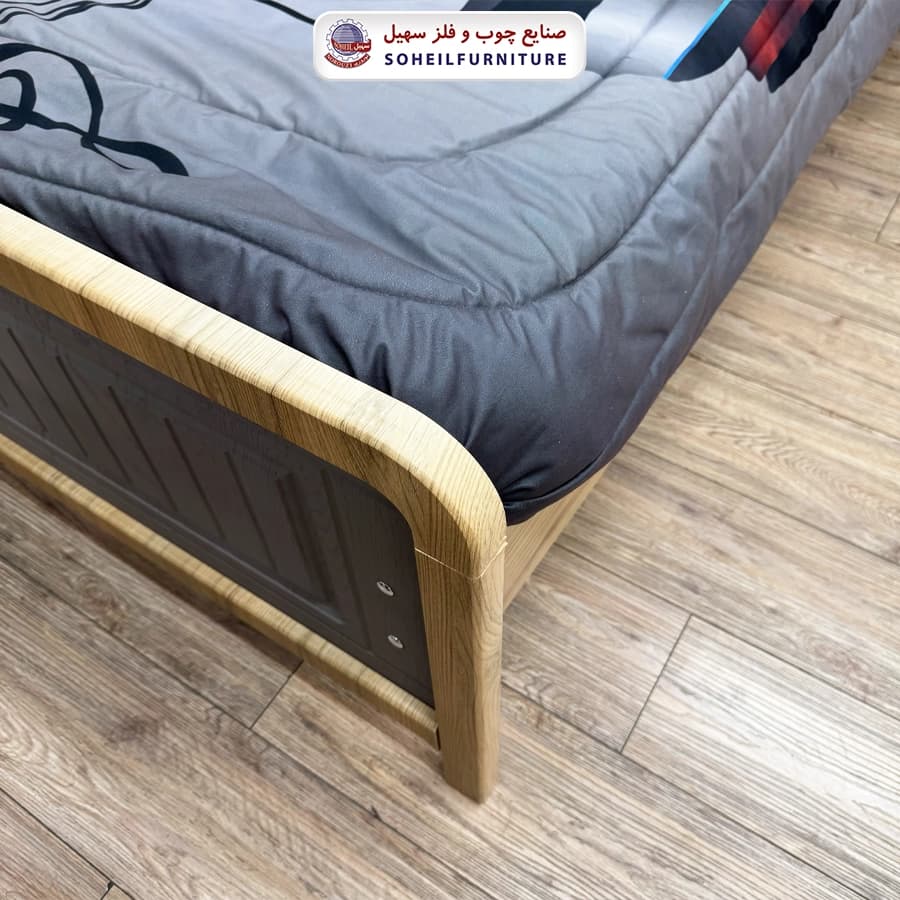 تخت نوجوان دیاکو — تصویر ۴