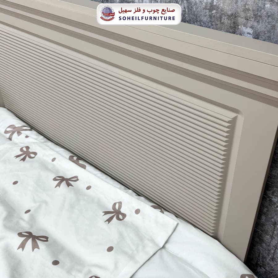 تخت نوجوان اهورا — تصویر ۵