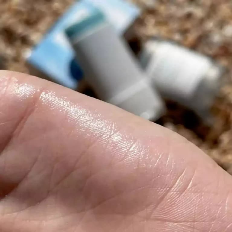 ضدآفتاب استیکی هیالو سیکا اسکین 1004 — تصویر ۱۲