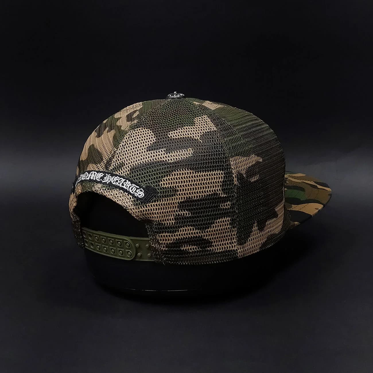 کلاه کپ اسنپ بک تراکر کروم هارتز طرح چریکی Camo سه کراس | کپ پشت توری با استایل تاکتیکال خیابانی — تصویر ۳