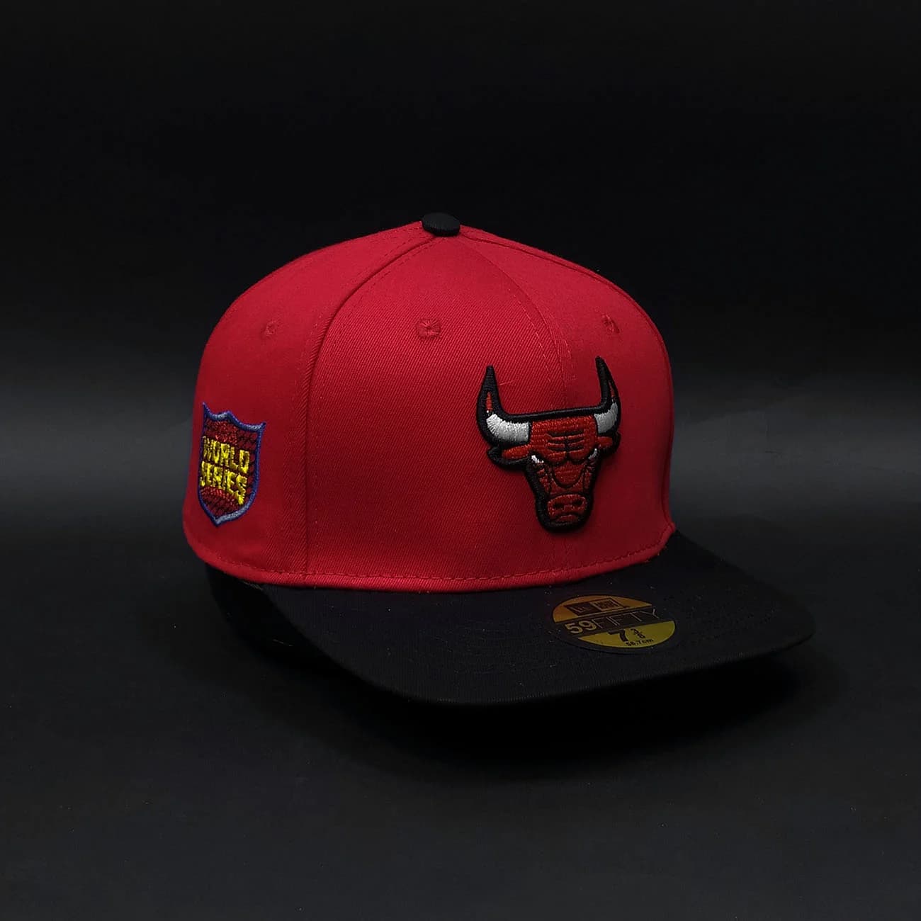 کلاه کپ فیت بک دو رنگ CHICAGO BULLS | کپ بسکتبالی با گلدوزی برجسته و استایل خیابانی — تصویر ۲
