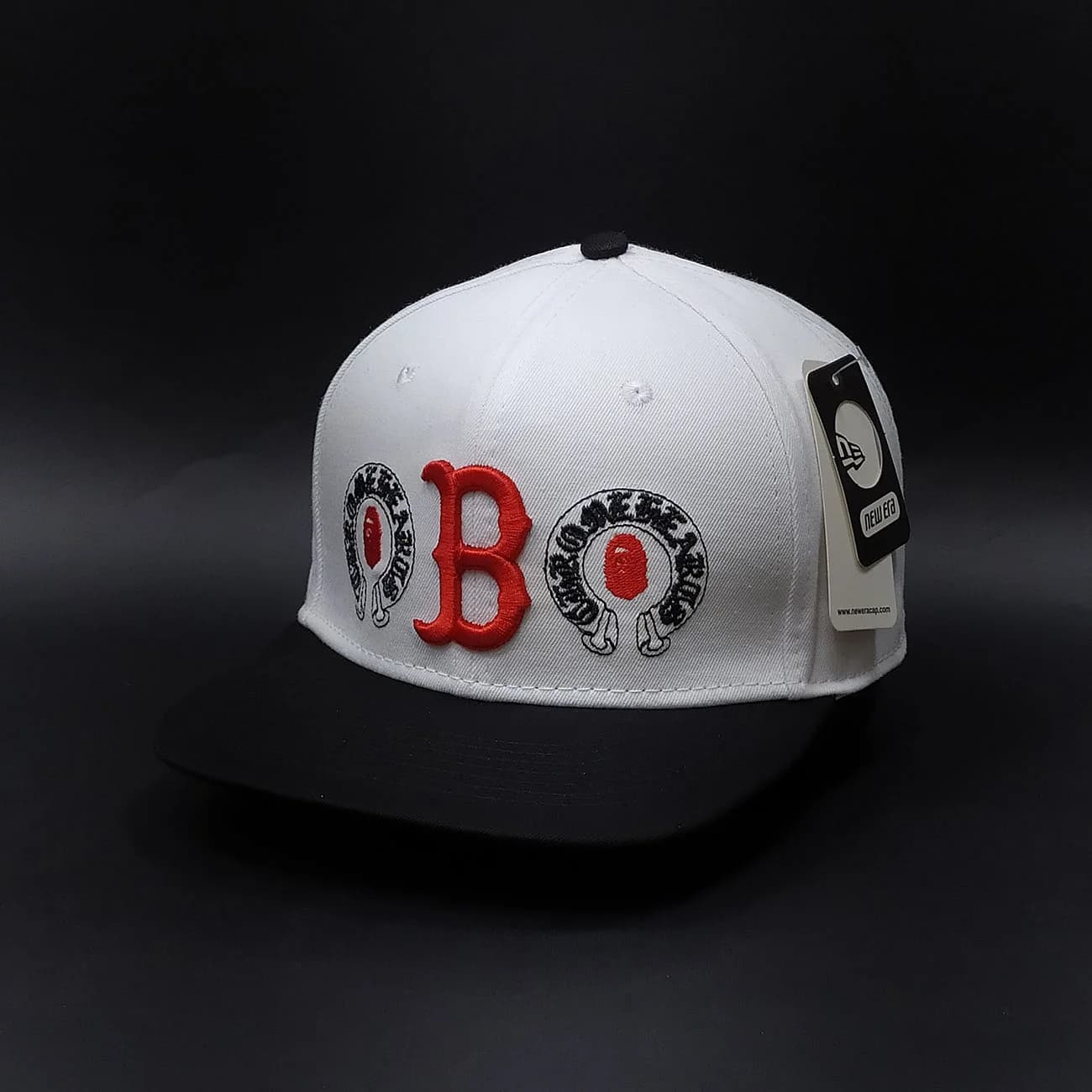 کلاه کپ فیت بک دو رنگ Boston Red Sox گلدوزی برجسته B | کپ بیسبالی خاص و استریت‌ویر با استایل Chrome Hearts