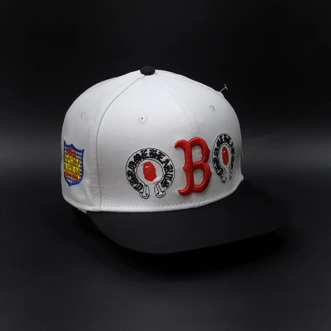 کلاه کپ فیت بک دو رنگ Boston Red Sox گلدوزی برجسته B | کپ بیسبالی خاص و استریت‌ویر با استایل Chrome Hearts — تصویر ۲