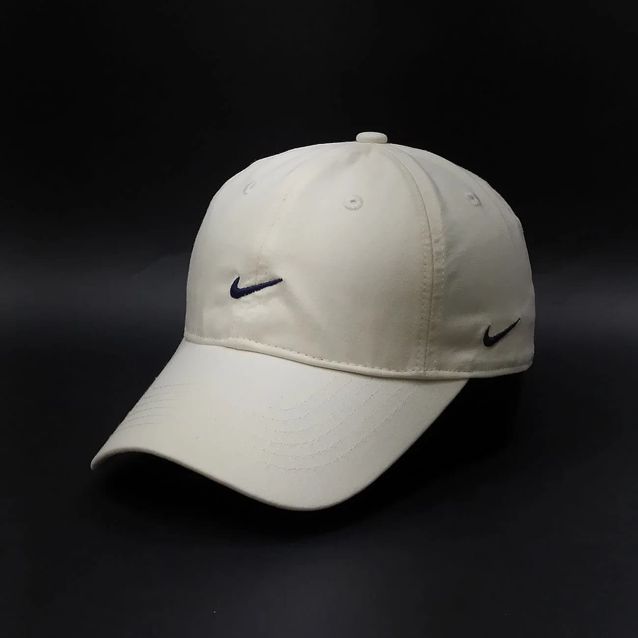 کلاه بیسبالی نخ پنبه گلدوزی مینیمال NIKE | کپ اسپرت سبک با استایل شیک ساده — تصویر ۲