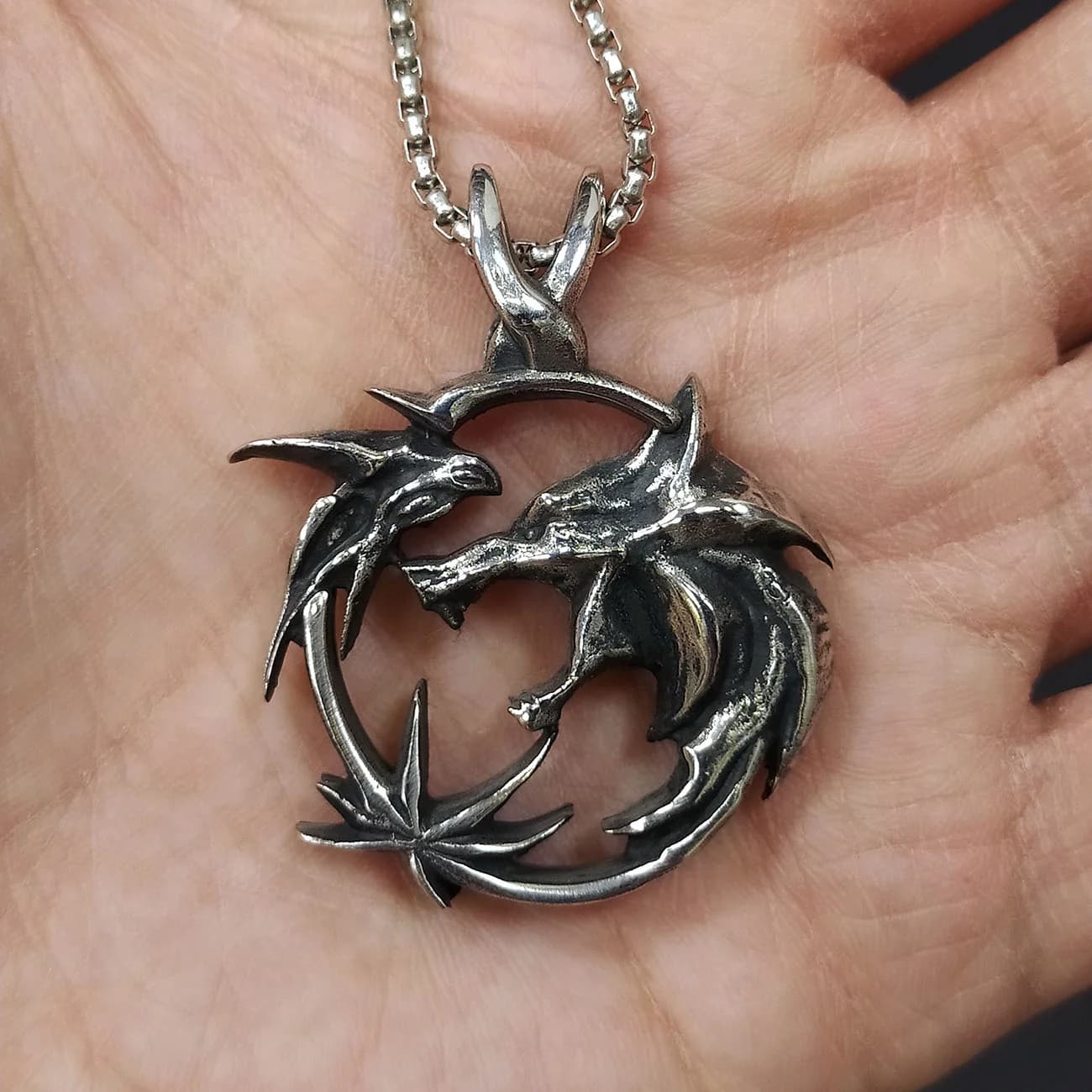گردنبند استیل مدالیون ویچر Wolf Medallion | پلاک گرگ افسانه‌ای The Witcher مخصوص طرفداران ویچر — تصویر ۳